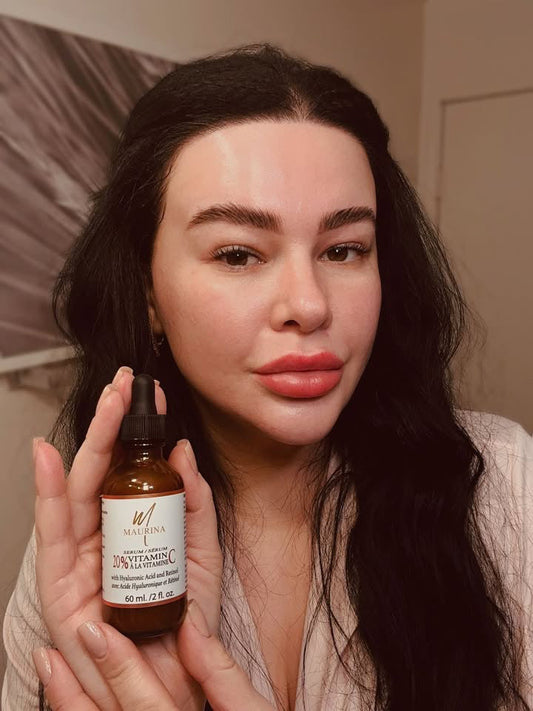 image for one women hold the bottle face serum, anti-dark spots high concentration 20% Vitamin C with hyaluronic acid and retinol by her hand.